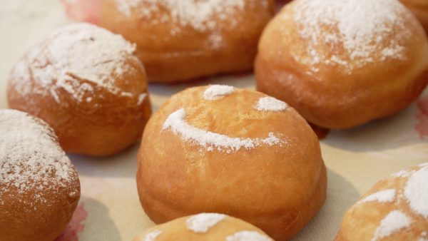 Krapfenbacken im Telfer Wohnzimmer